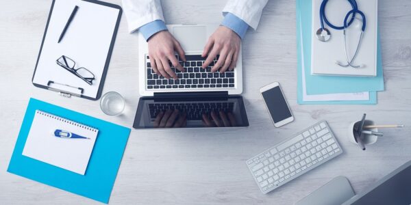 Doctor texting another doctor for care coordination